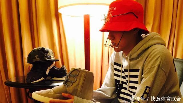 yeezy 一秒售罄,一夜暴涨!他们穿的球鞋我劝你千万别买!