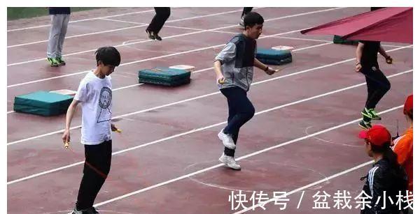 协调性|幼儿园老师,为什么都开始让孩子学跳绳?这个原因你想不到
