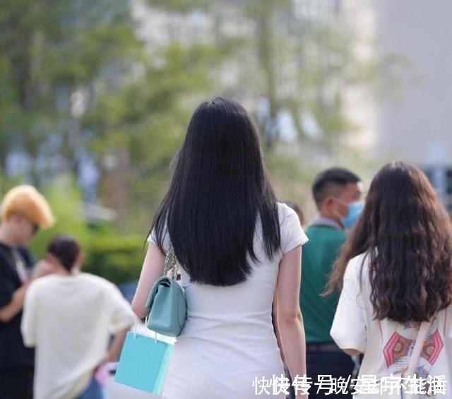 潮人|想要优雅漂亮的造型,选择修身裙,潮人都爱穿!