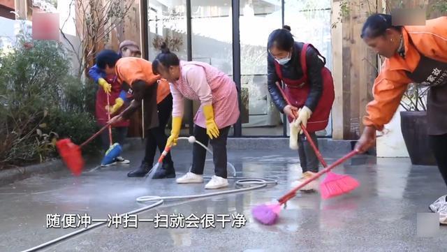 会客厅|5位阿姨抱团养老，合买520㎡老宅，花183万装成山间别墅