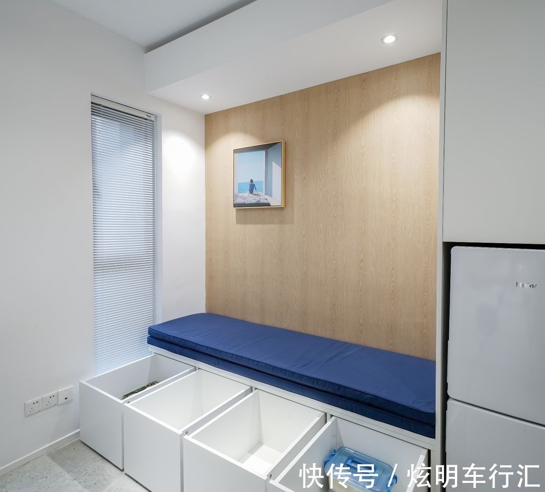 客厅|不到30平的单身小公寓,所有设备一应俱全,还有可旋转的电视