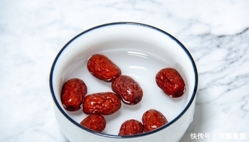 常吃|银耳和“它”天生是一对，夏季补水常吃它，一碗还不到5块钱