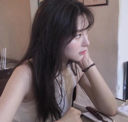 女生|比舔嘴唇还可怕的3种动作,女生若经常做,猪圈嘴也变得不奇怪了