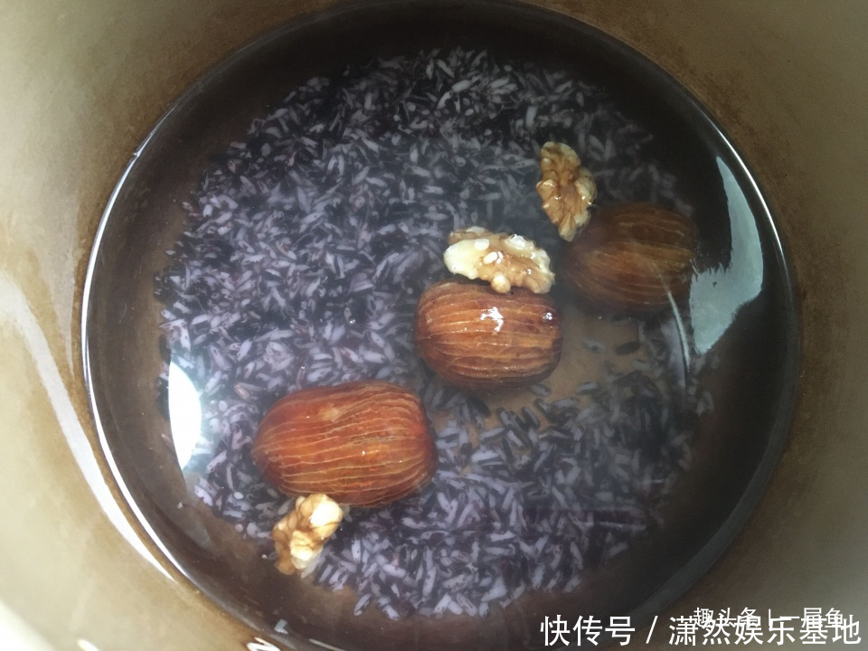 早上|天冷了,女人要常喝此粥,清甜香滑又浓稠,早上喝一碗胜过敷面