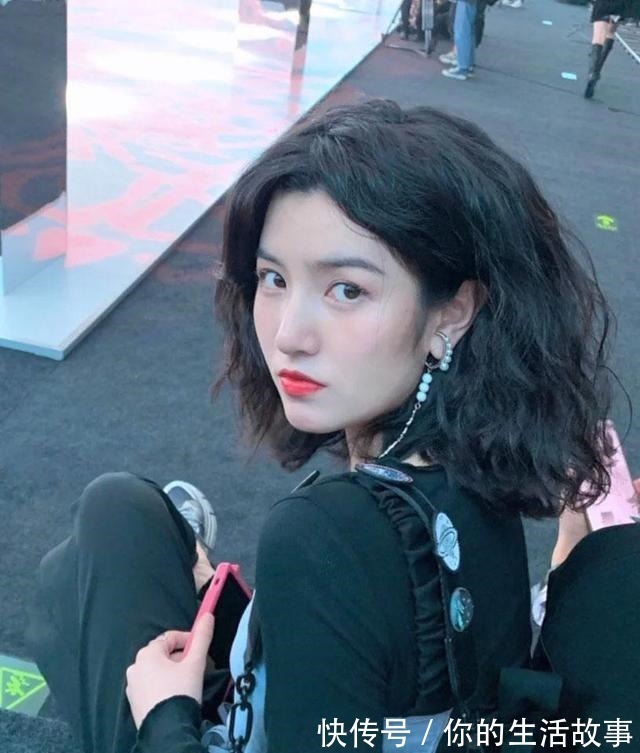 脸型 宽脸女生想换发型,这4款才是修脸又贵气,也是2021的经典款!