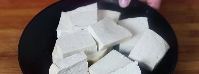 鸡蛋加豆腐这样做出来的美味，口感丰富营养美味，让人无法拒绝