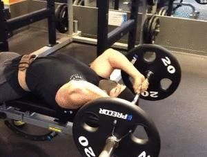 淡定|181cm日本肌肉壮男走红，每天深蹲练出大粗腿，网友不淡定了