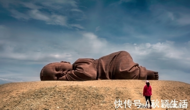 清华大学美术学院|世界上最大的“巨婴”，躺戈壁滩上已经4年，看后莫名心疼