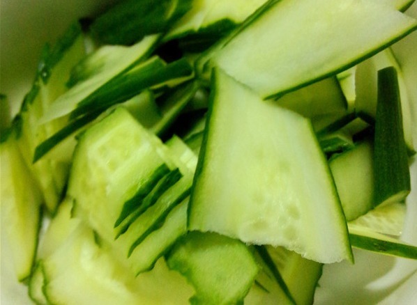 黄瓜别再凉拌了，试试新做法，加两个蛋，美味营养，减肥瘦身！