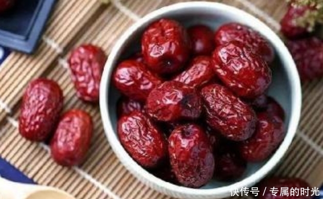 大肚子|红枣和此物泡，半个月下来，湿气没了，大肚子平了，脸色更红润