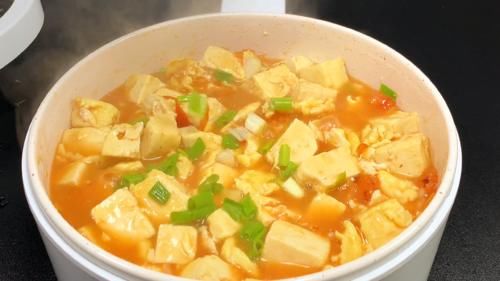 番茄+豆腐+鸡蛋这样做，鲜嫩爽滑，营养丰富，做法也很简单