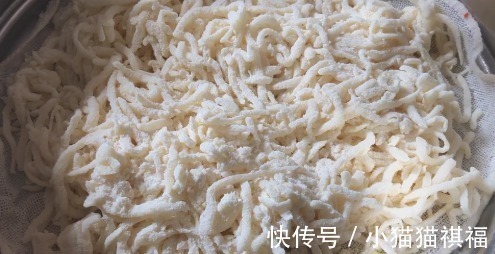 搅拌均匀|白萝卜这做法实在太香了，我家三天两头做，不炒不炖，比吃肉还香