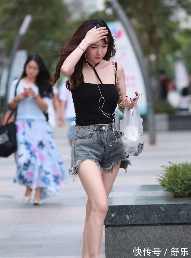 百搭|性感又百搭,黑色吊带衫就得这样穿