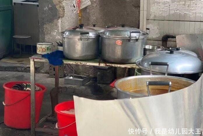 柳州|广西柳州,藏在小区里的螺蛳粉店,开了几十年,不是本地人找不到