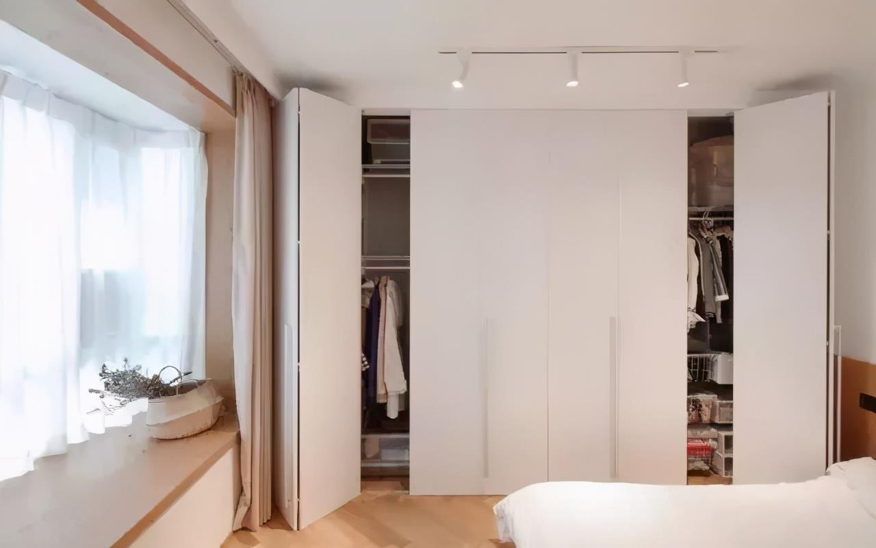 收纳|50㎡原木风一居,电视墙改书墙,阳光餐厅兼书房,收纳颜值太棒了