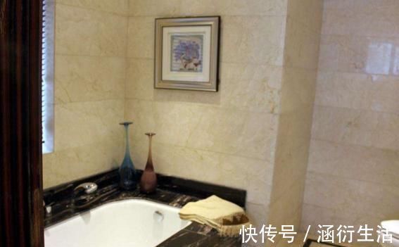 卫生间|买房不要再买双卫生间户型了,有钱人都不住,师傅说完我恍然大悟