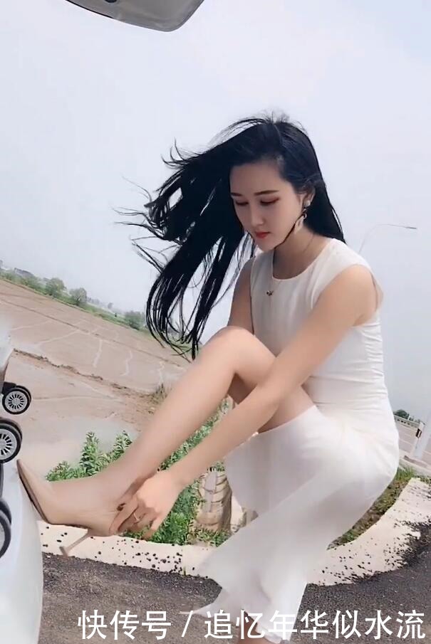 仙仙的白裙，能使女人变的清新、清纯！