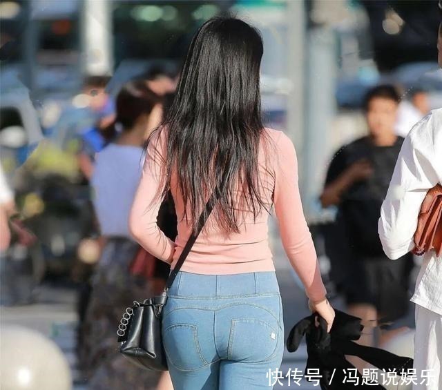 牛仔裤|身材微胖女士的穿搭，坚持以“束腰”为核心，曼妙身姿不远了！