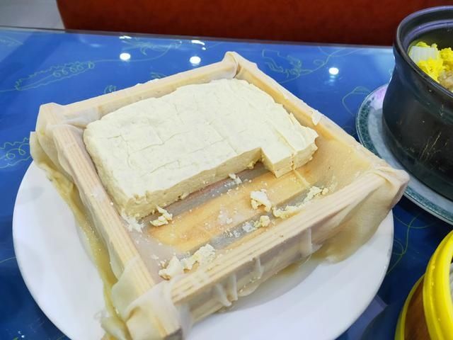 晒老两口丰盛早餐，满满一桌真解馋，网友：勤俭节约不浪费，点赞