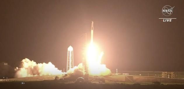 SpaceX用二手猎鹰9号火箭将四名宇航员送入太空