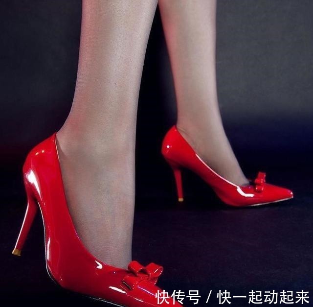 时尚 尖头高跟鞋引领着时尚之美,让你瞬间变得亮眼!