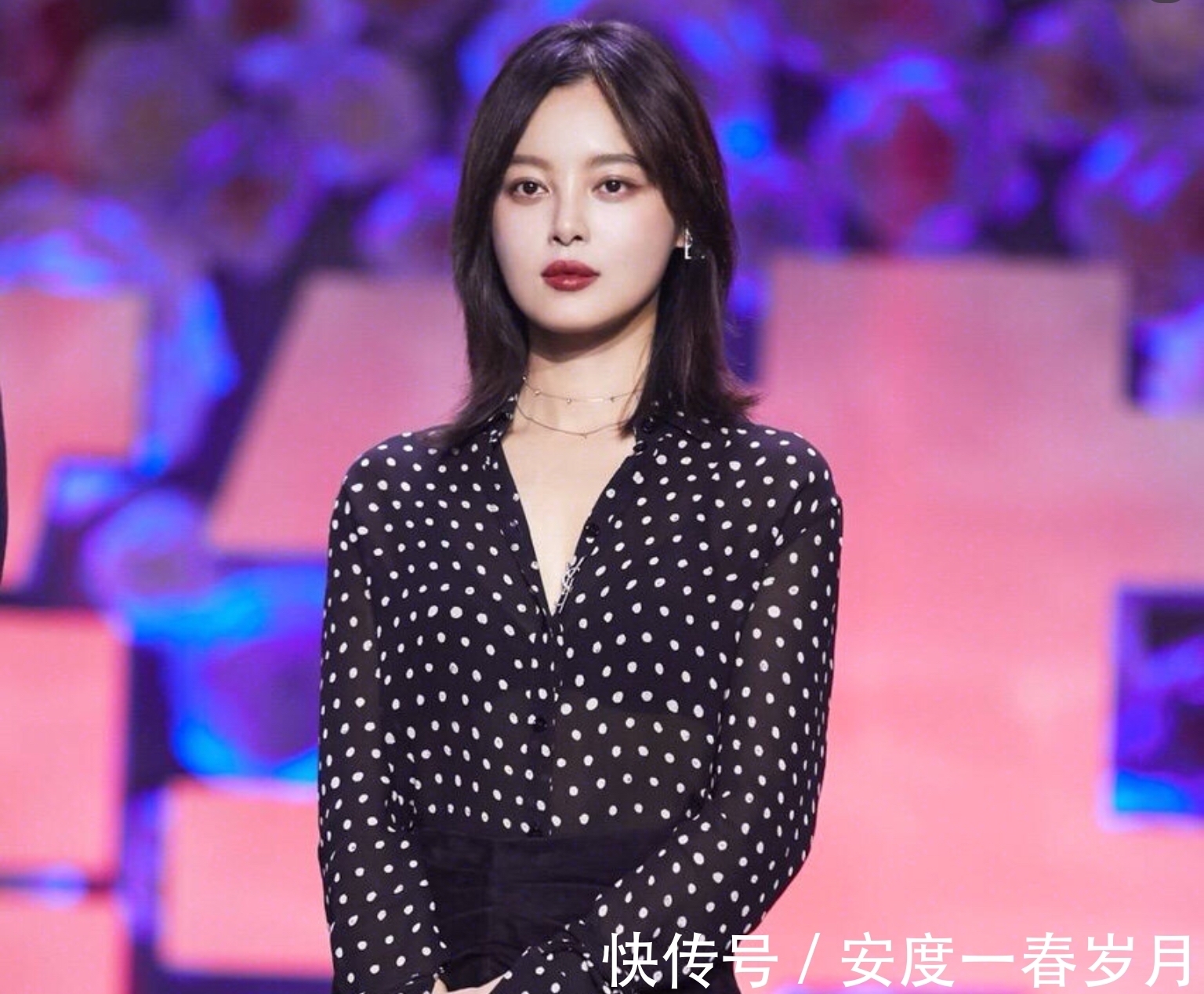 发型 圆脸女孩拒绝齐刘海,大波浪也很显胖,这几款发型显瘦又洋气!