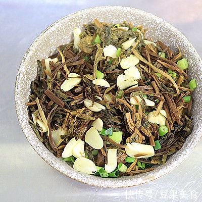 #我心中的冬日限定# 腊肉蒸雪里蕻