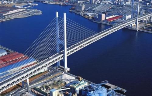 全球“最危险”的石桥，悬空在2600米的悬崖间，你敢走这座桥吗？