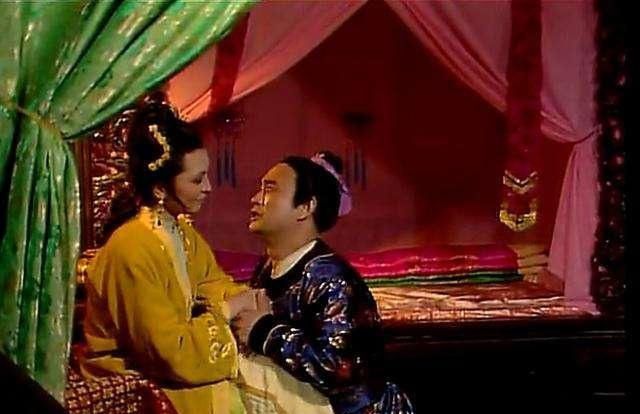 夏金桂&难怪夏金桂要在薛家撒泼打滚“辱夫骂婆”,你看宝钗在家做什么