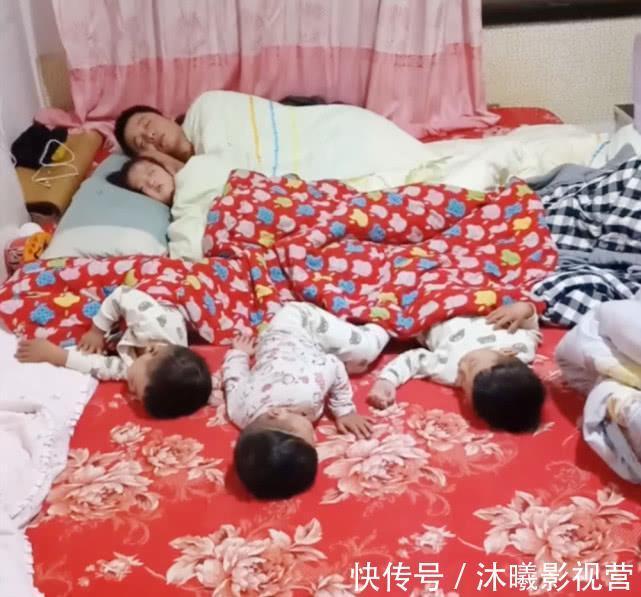 儿子|爸爸陪儿子和女儿睡觉，每天都是这样画风，网友：地位也差太多了