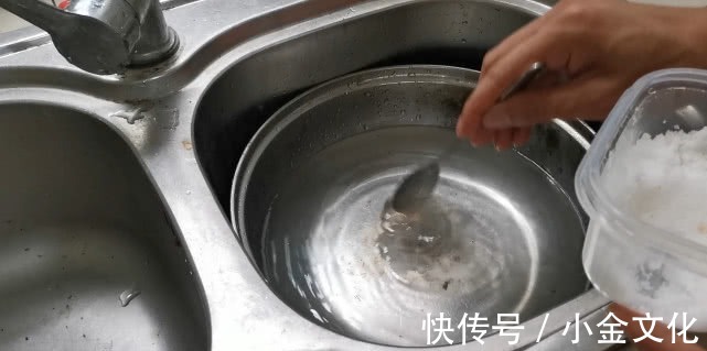 佳俊|用旧的钢丝球别扔掉，再这样处理一下，一年能省不少钱！