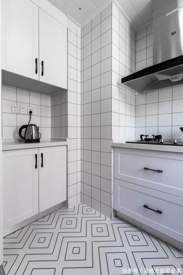 电视柜|87平现代风两居室,黑白灰加入粉色调的装饰这个沙发墙太浪漫了