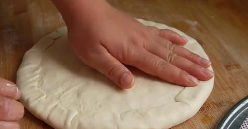 家常千层饼做法，一层层撕着吃，蓬松暄软好消化，新手也能做成功