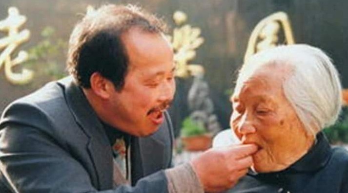 孝子&俗语“久病床前无孝子”,这句话有道理吗?下一句令人深思