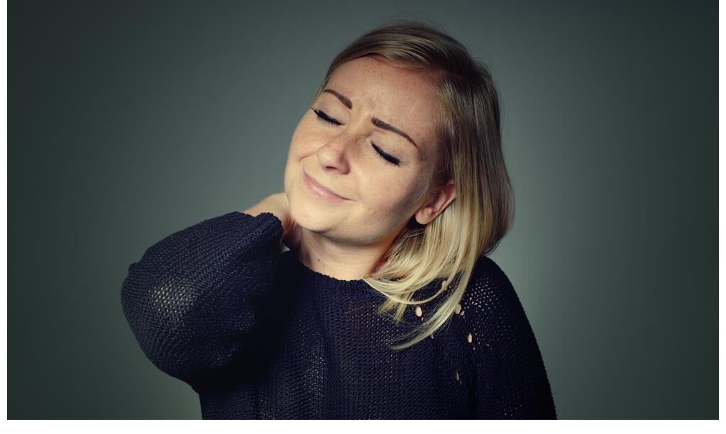 腰酸背痛|60岁男子,确诊骨疏松后瘫痪,骨科医生:1物吃多,骨头一碰就碎