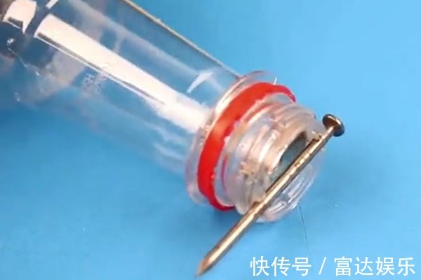在塑料瓶口放一根铁钉,好多人不知道有啥用,但用过的人都夸好!