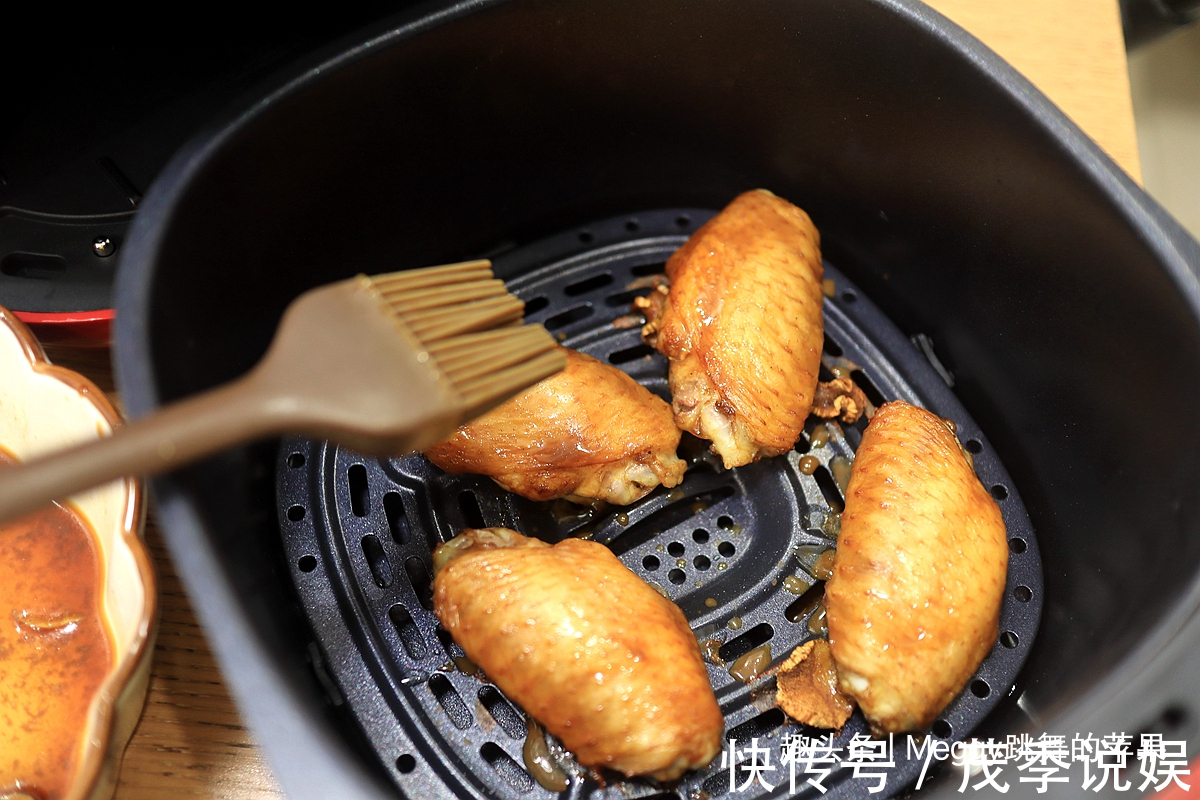 薯条|谁还不是个孩子烤一锅鸡翅和薯条解解馋,不用一滴油健康好吃