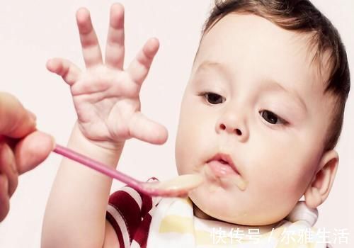 妈妈们|宝宝这个月龄时,会迎来第一次发烧,妈妈们要会基本的应对处置