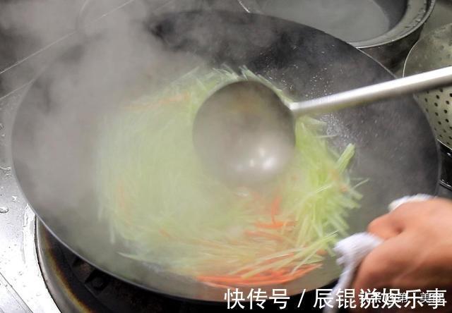 清脆|凉拌莴笋丝清脆有妙招，学会这两个小窍门，口感清脆，营养又开胃