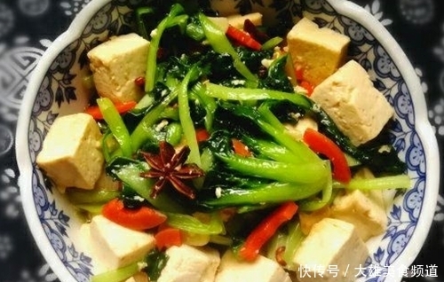 春天多吃豆腐,炒一大盘也就几块钱,解馋下饭有营养,减脂又补钙