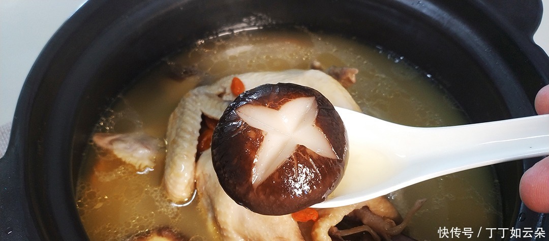鲜美|炖鸡最忌直接下锅，教你正确“3不放”窍门，汤汁鲜美无腥味！
