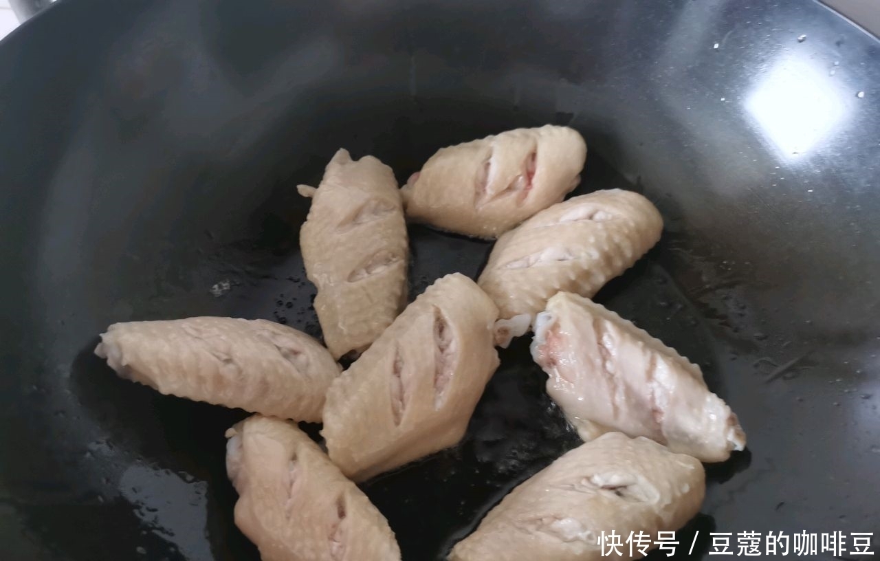 还在吃红烧鸡翅吗，这才是做鸡翅的王道，简单方便，老少皆宜