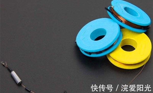 冬季钓鱼,钓组这样搭配更灵敏,不影响信号传递,可以大小兼顾!