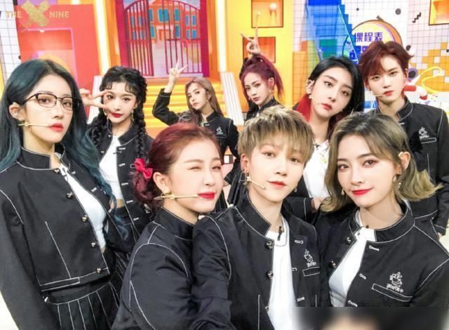 何炅|硬糖少女C位剛官宣與何炅合作，THE9就有好消息，卻與劉雨昕無關(guān)