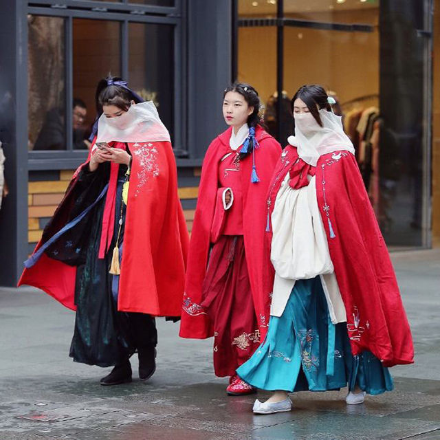 中国校服千篇一律，汉服落落大方，用汉服取代校服行得通吗？