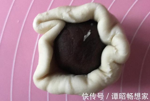 中式点心白皮酥做法,猪油和面静置半小时,成品香酥还不腻