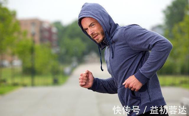 排便|男性过了50岁,还能做到这4件事,说明还很年轻,真让人羡慕