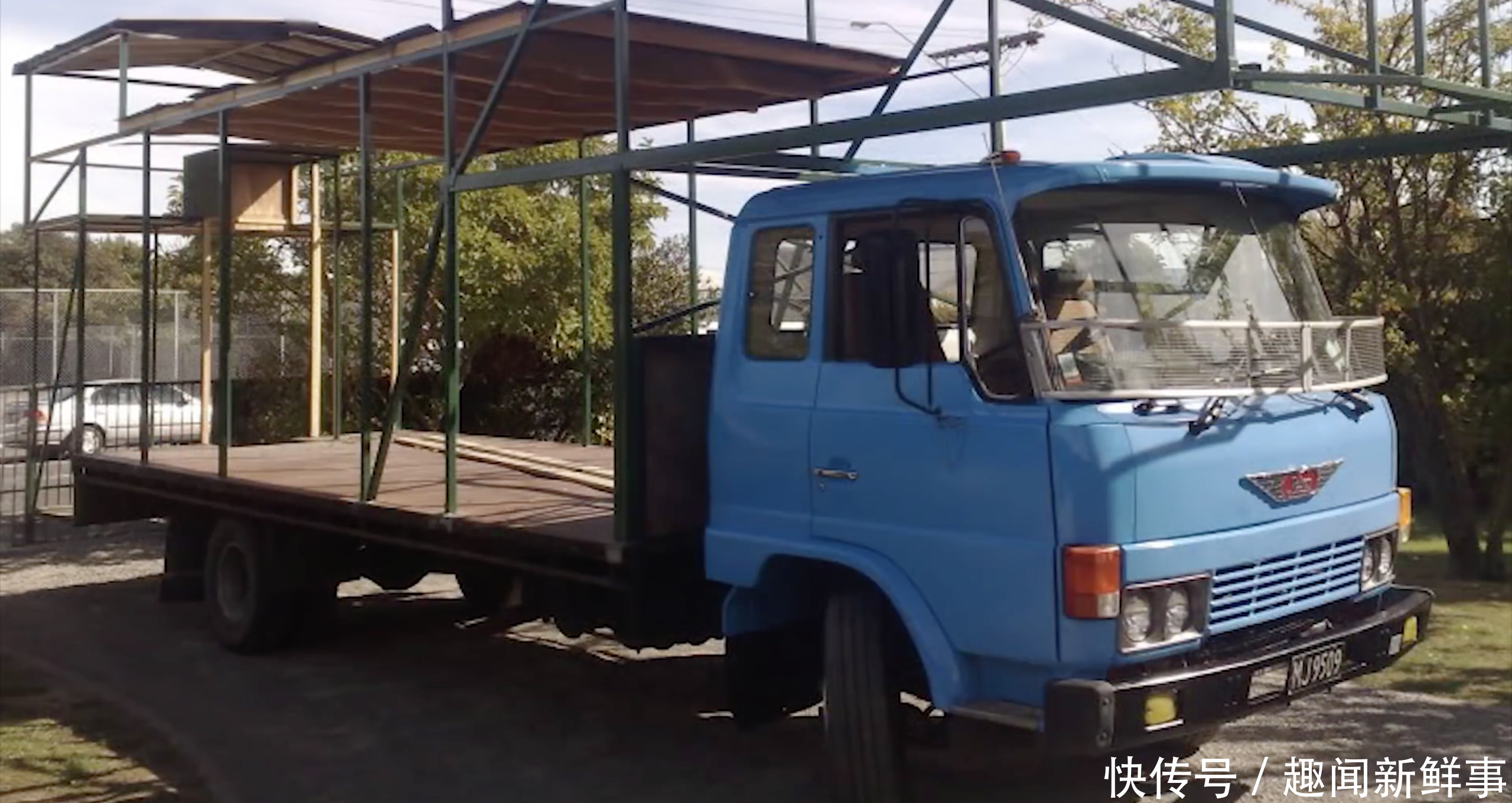 烤箱|英国一对夫妇将旧卡车改装成豪华房车,带着房子去旅行,真香