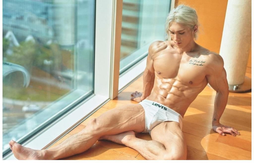 |解说搞笑吃鸡78:原来G港的肥物资都在这,数数几把信号枪和三级套?