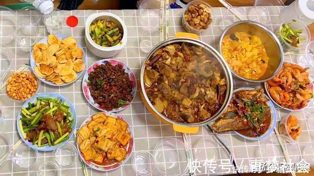晒周末不同家庭的晚餐,有的丰盛,有的温馨,看完想去蹭饭